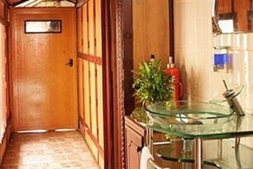 Hotel House Boat 1