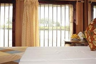 Hotel House Boat 12