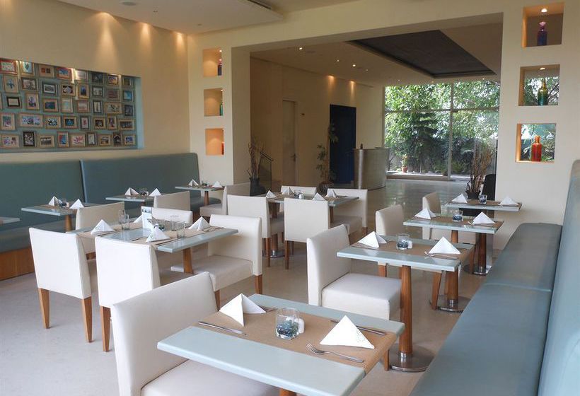 Hotel RnB Select The Clover Gurgaon 12