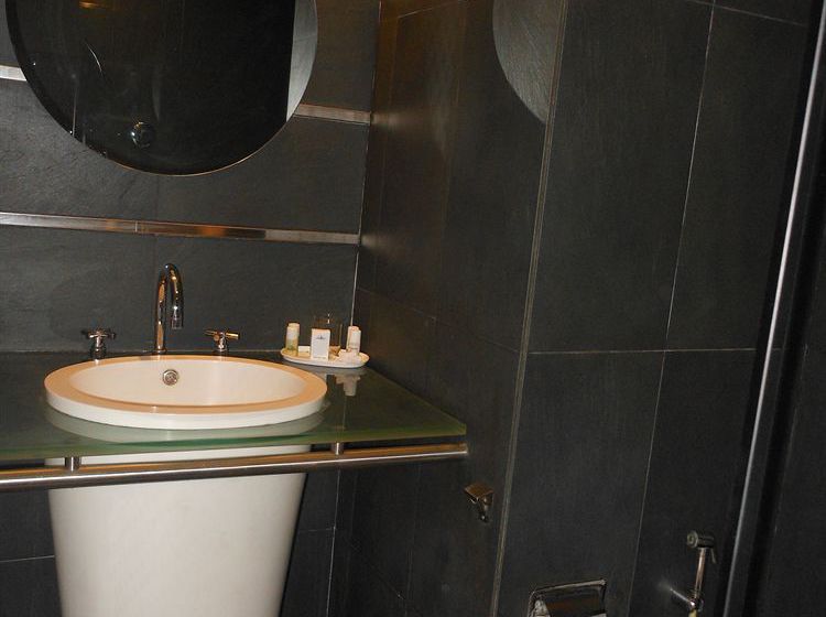 Hotel RnB Select The Clover Gurgaon 13