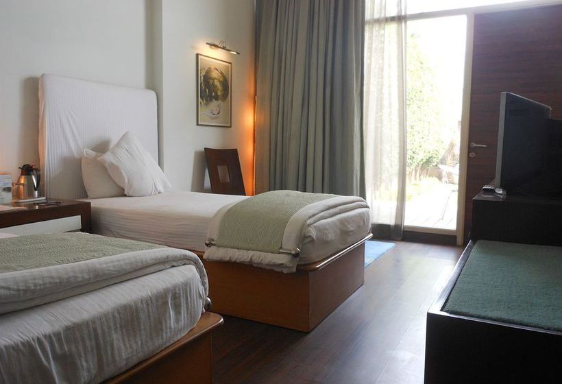 Hotel RnB Select The Clover Gurgaon 15