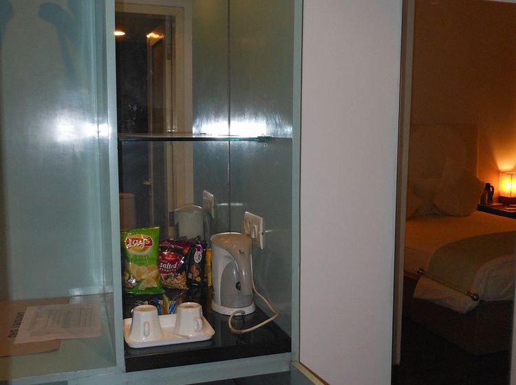 Hotel RnB Select The Clover Gurgaon 16