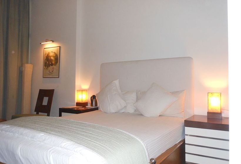 Hotel RnB Select The Clover Gurgaon 17