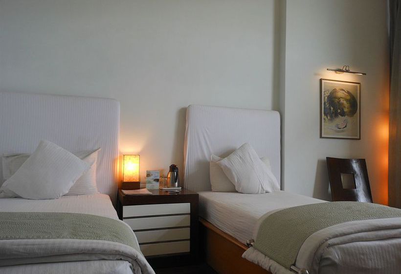 Hotel RnB Select The Clover Gurgaon 18