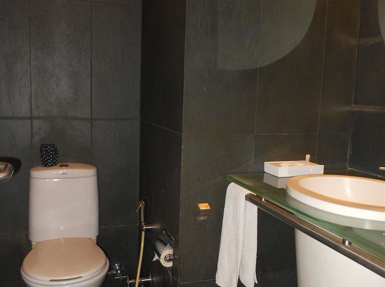 Hotel RnB Select The Clover Gurgaon 19