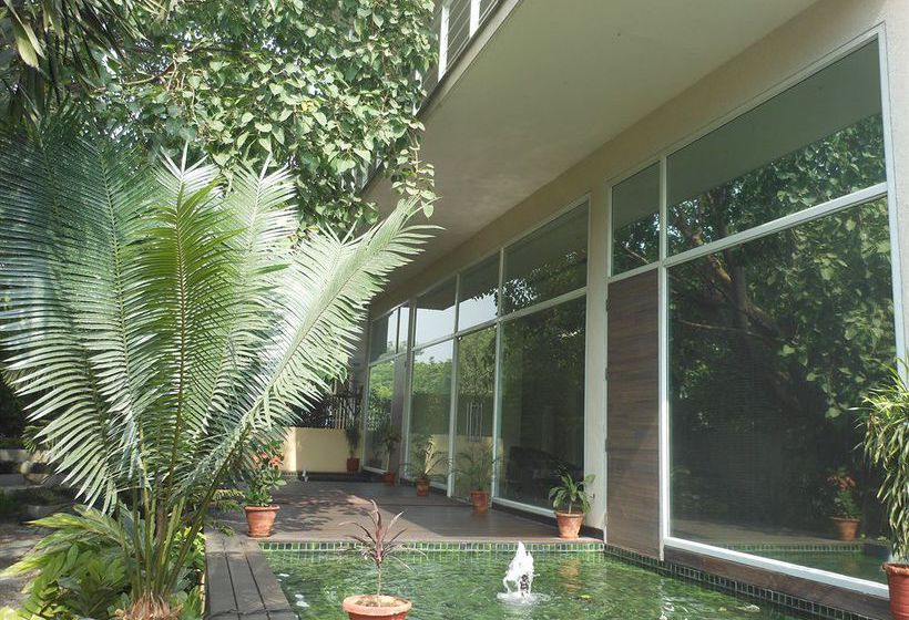 Hotel RnB Select The Clover Gurgaon 2