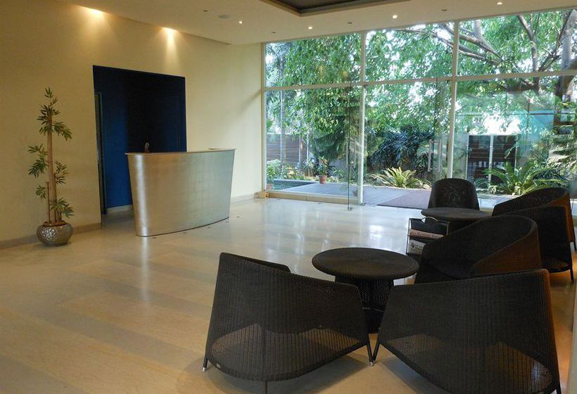 Hotel RnB Select The Clover Gurgaon 3