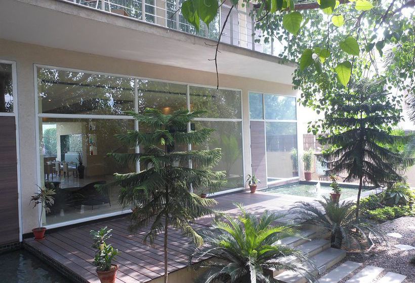 Hotel RnB Select The Clover Gurgaon 6