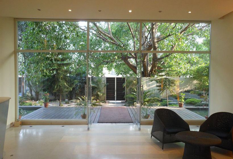 Hotel RnB Select The Clover Gurgaon 8