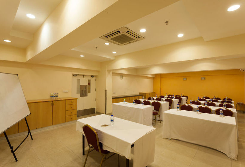 Hotel Ginger Ahmedabad 8