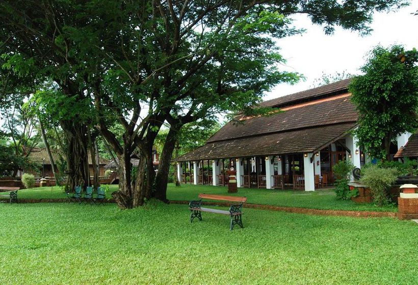 Hotel Punnamada Back Water Resort 1