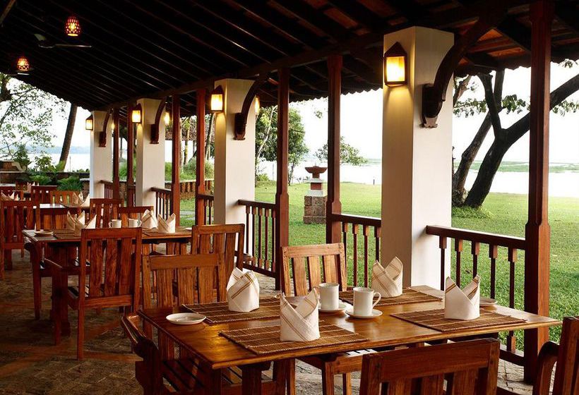 Hotel Punnamada Back Water Resort 10