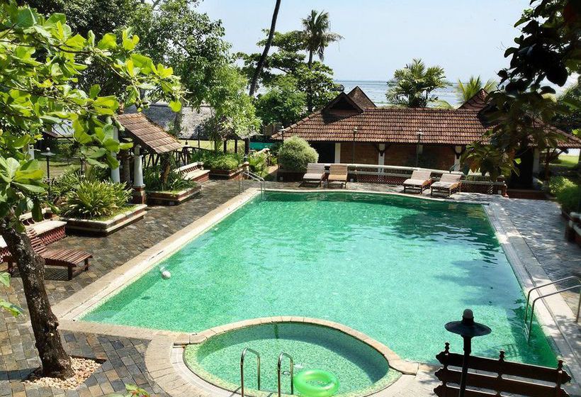 Hotel Punnamada Back Water Resort 11