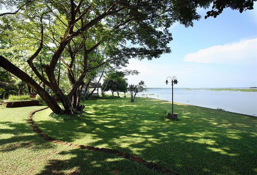 Hotel Punnamada Back Water Resort 12