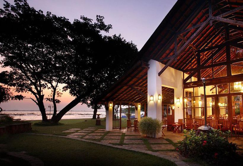 Hotel Punnamada Back Water Resort 16