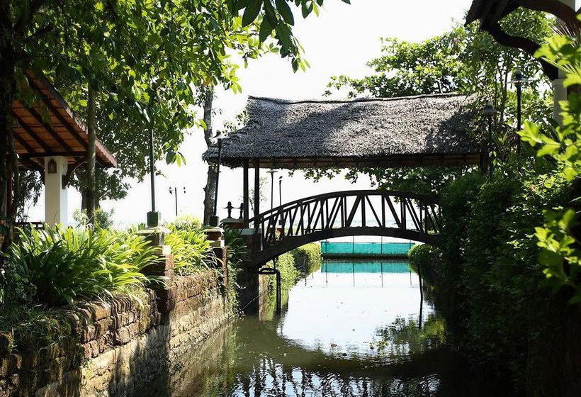 Hotel Punnamada Back Water Resort 17