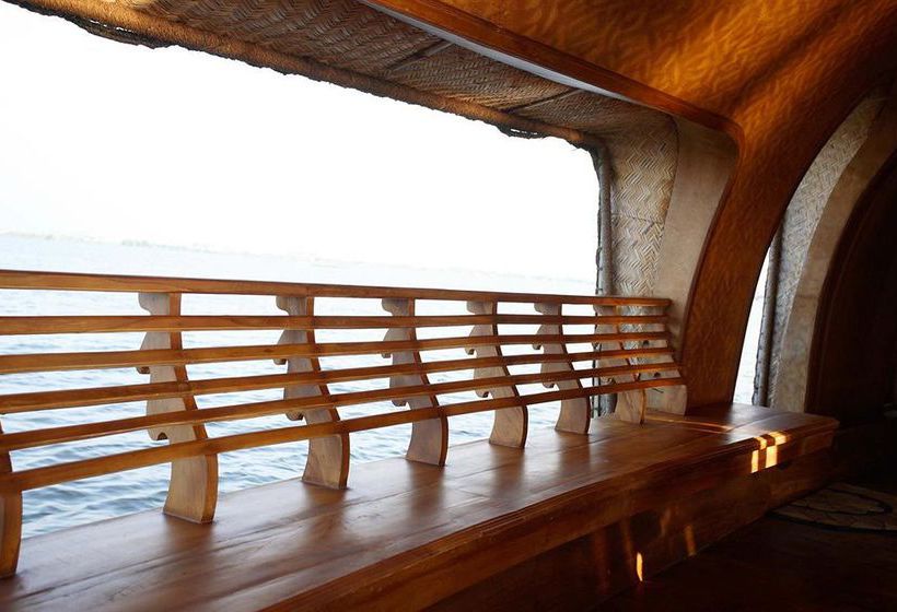 Hotel Punnamada Back Water Resort 20