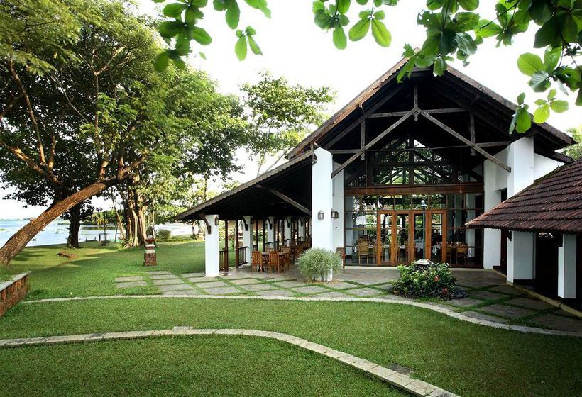 Hotel Punnamada Back Water Resort 3