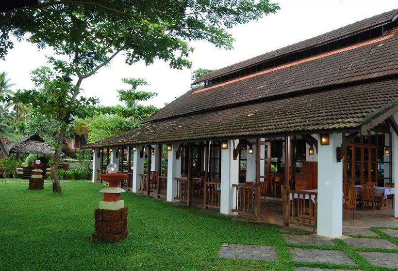 Hotel Punnamada Back Water Resort 7