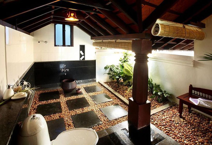 Hotel Punnamada Back Water Resort 8