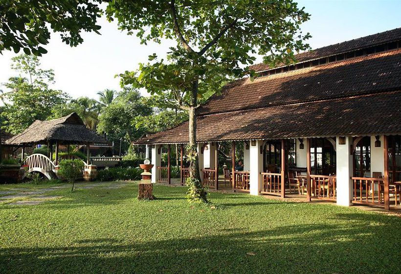 Hotel Punnamada Back Water Resort 9