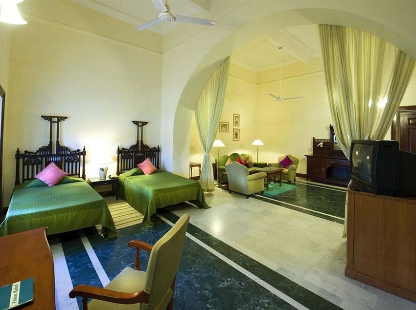 Hotel The Lallgarh Palace 10