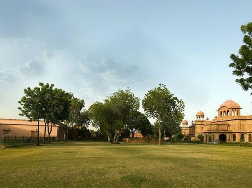 Hotel The Lallgarh Palace 12