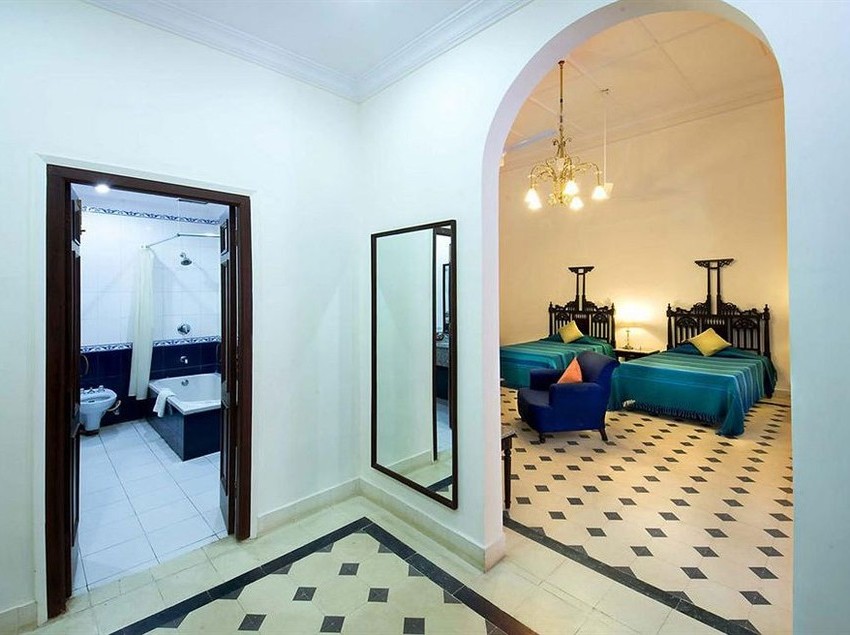 Hotel The Lallgarh Palace 8