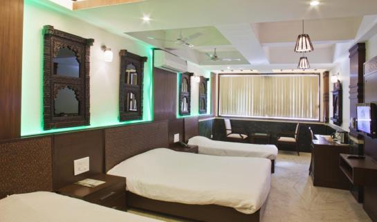 Hotel Usha Kiran Palace 20