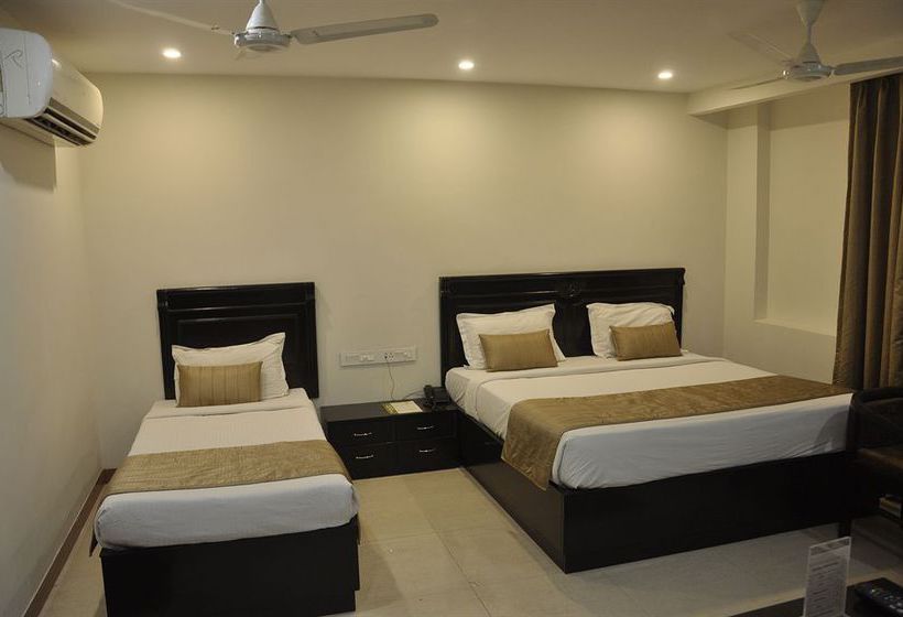 Hotel Usha Kiran Palace 4