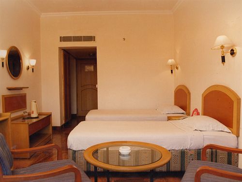 Kamat Lingapur Hotel 2