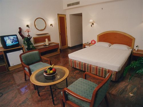 Kamat Lingapur Hotel 4