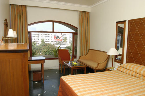 Kamat Lingapur Hotel 5