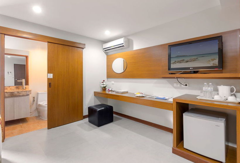 Hotel Patong Bay Residence 18