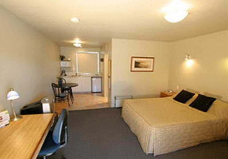 Fitzherbert Court Motel 1