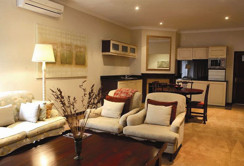 Hotel Lake Pleasant Living 2