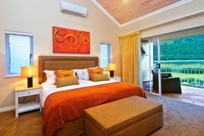 Hotel Lake Pleasant Living 6