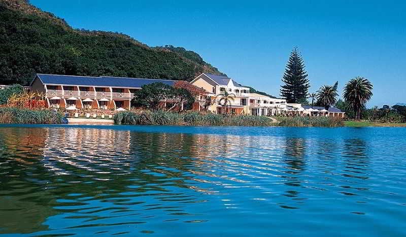 Hotel Lake Pleasant Living 9