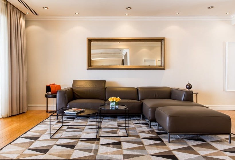 Hotel Compass House 11