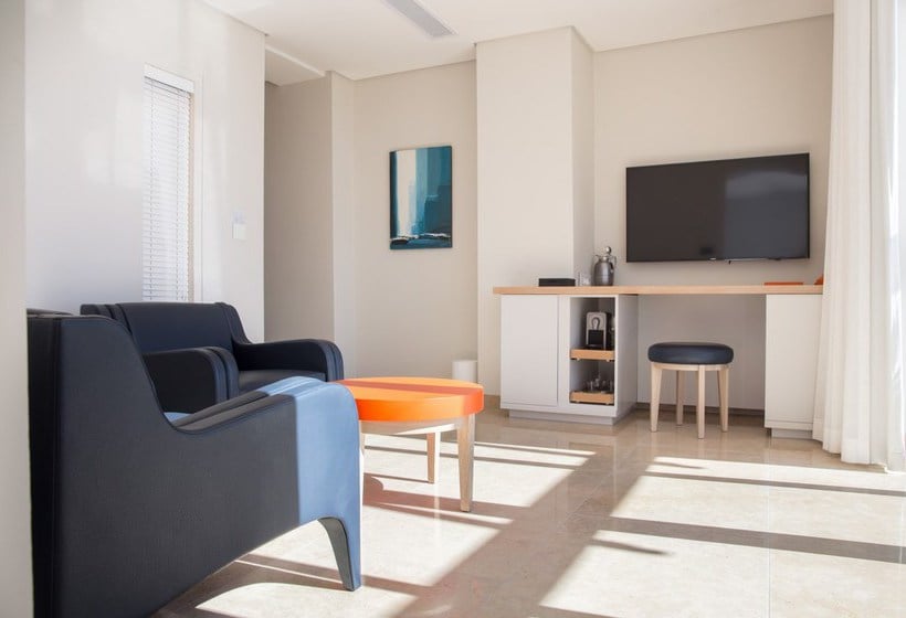 Hotel Compass House 4