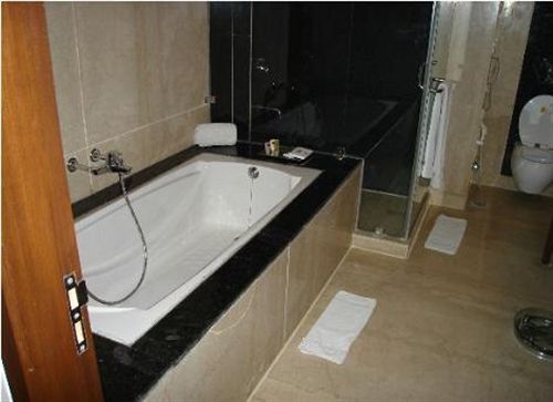 Hotel Clarks Inn Gurgaon 11