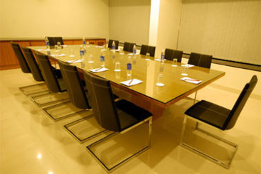 Hotel Clarks Inn Suites 8