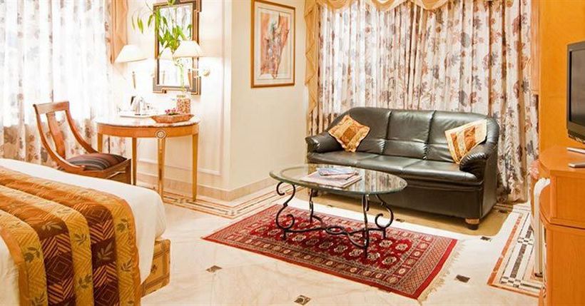 Hotel The Residency 11