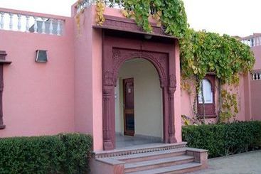 Hotel Padmini Niwas 8