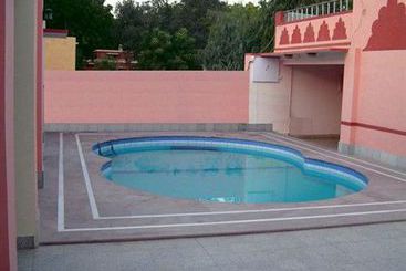 Hotel Padmini Niwas 9