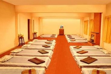 Hotel Autumn Trees Munnar 10