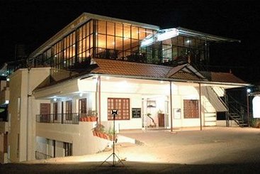 Hotel Autumn Trees Munnar 9