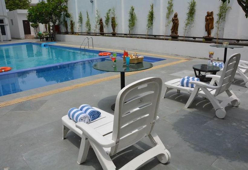 Hotel Vibe by The LaLiT Traveller 10