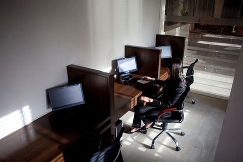 Hotel Vibe by The LaLiT Traveller 13