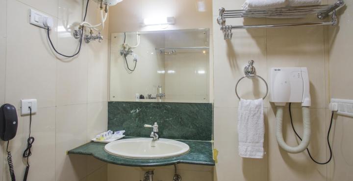 Hotel Broadways Inn Manali 13